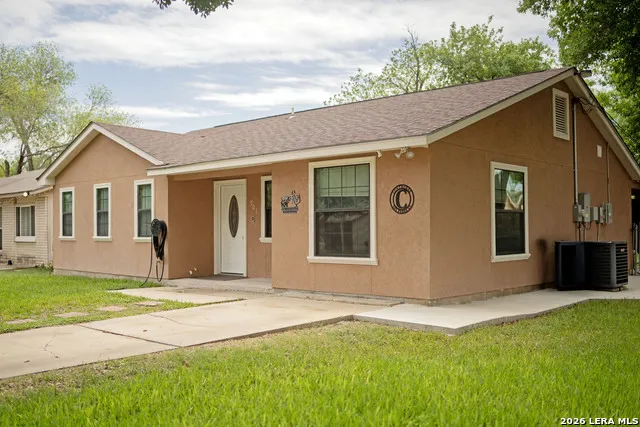 501 Perez St Uvalde, TX 78801