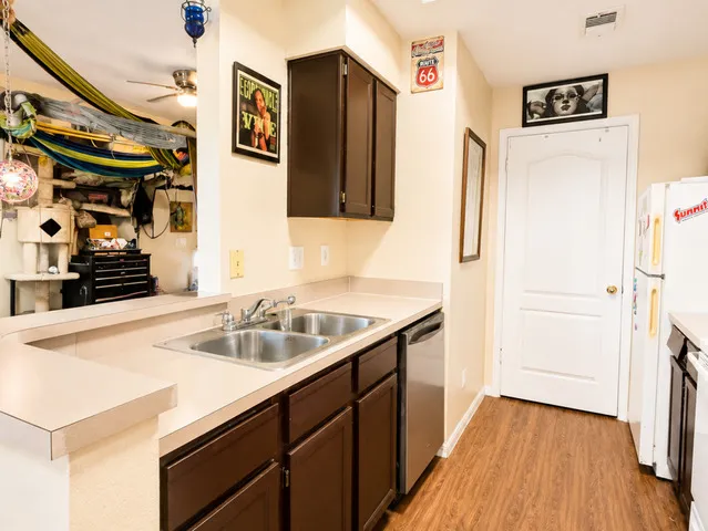 6000 SHEPHERD MOUNTAIN CV #UNIT 1706 Austin, TX 78730