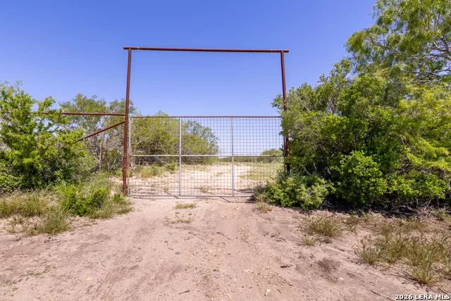 1305 FM 799 George West, TX 78022