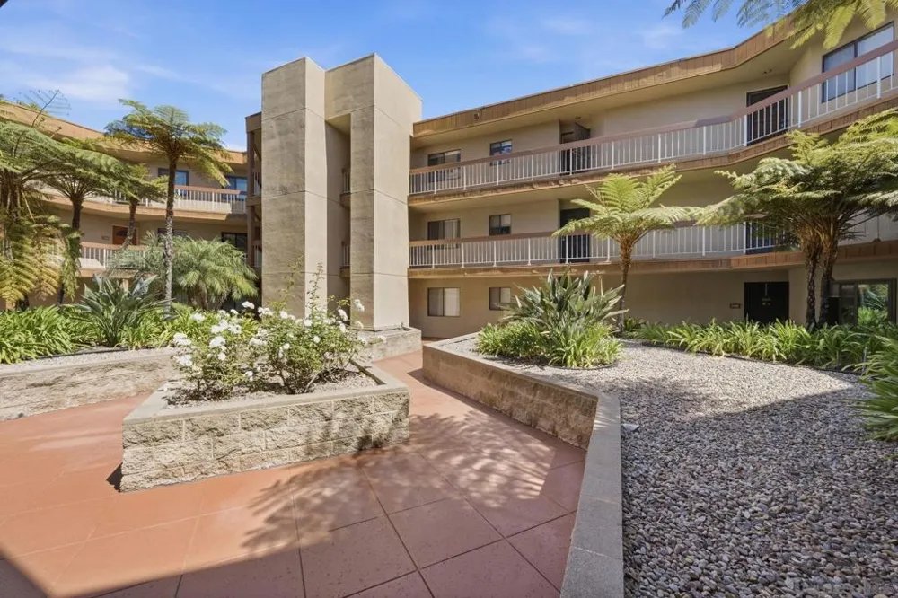 7255 Navajo #C300 San Diego, CA 92119