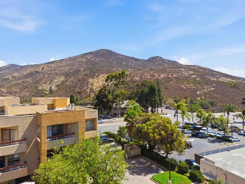 7255 Navajo #C300 San Diego, CA 92119