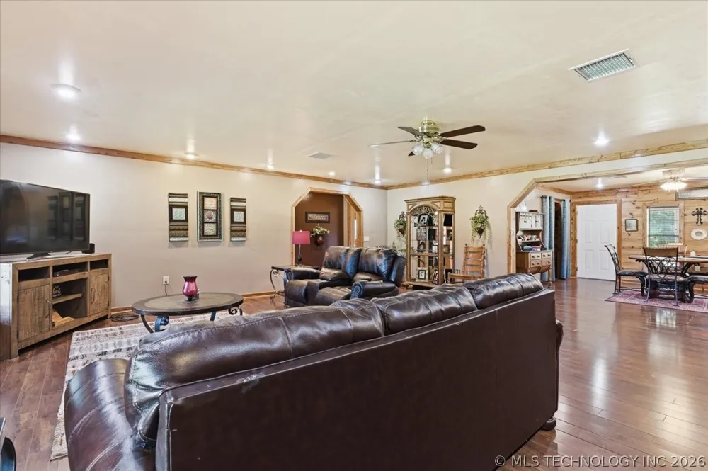 20981 County Road 1560 Ada, OK 74820