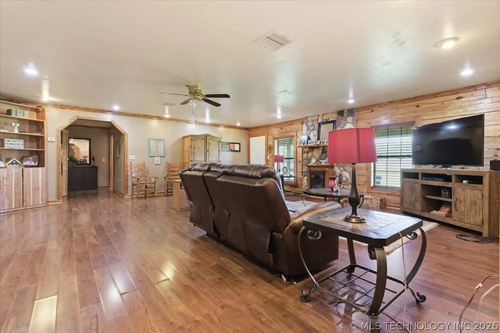 20981 County Road 1560 Ada, OK 74820