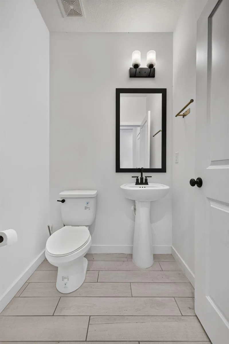 608 NE WATERS EDGE LANE Port St. Lucie, FL 34983