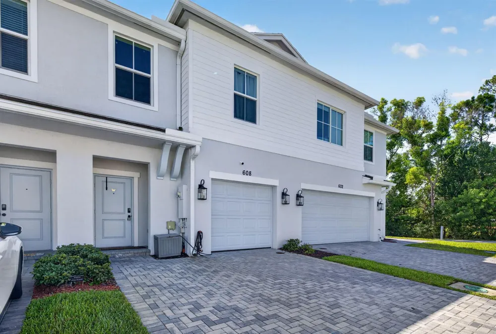 608 NE WATERS EDGE LANE Port St. Lucie, FL 34983
