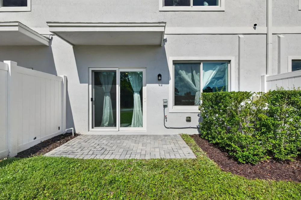 608 NE WATERS EDGE LANE Port St. Lucie, FL 34983
