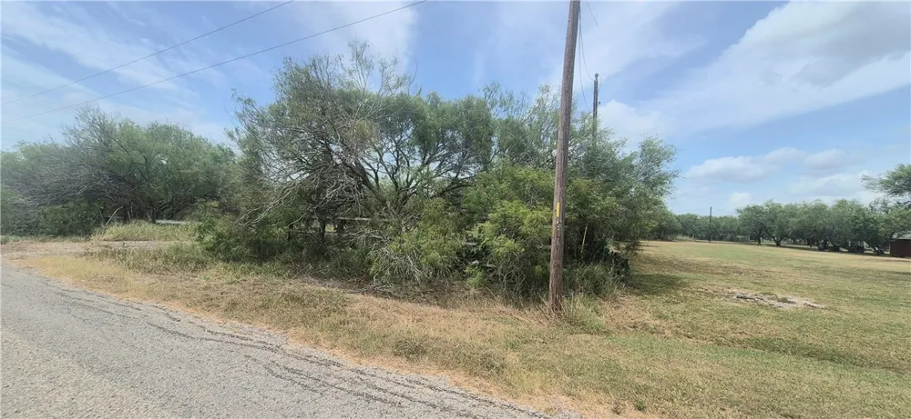 4886 County Rd 28 Robstown, TX 78380