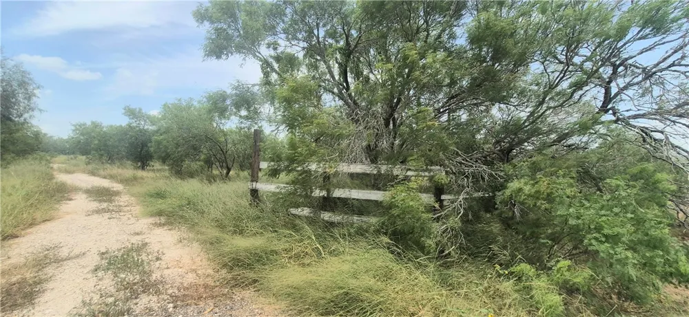 4886 County Rd 28 Robstown, TX 78380