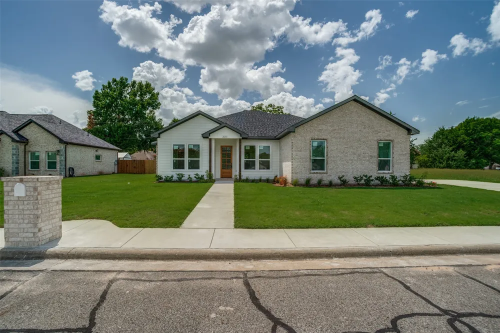 2013 Bois D Arc Drive Bonham, TX 75418