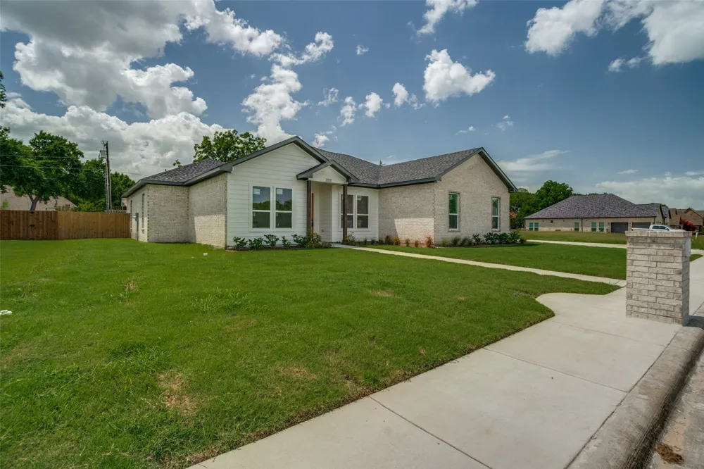 2013 Bois D Arc Drive Bonham, TX 75418