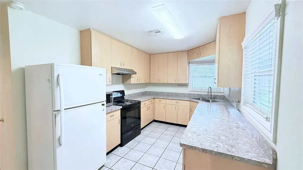 5235 Mimosa Drive Bellaire, TX 77401