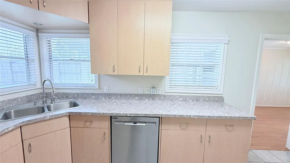 5235 Mimosa Drive Bellaire, TX 77401