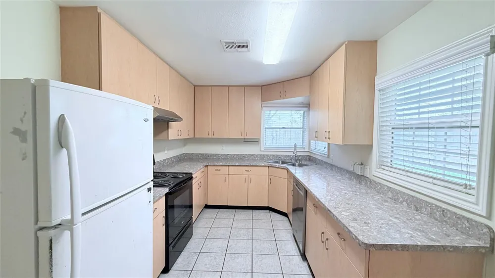 5235 Mimosa Drive Bellaire, TX 77401