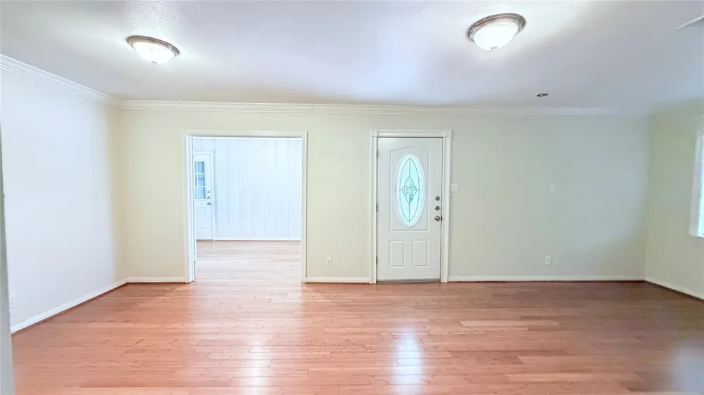 5235 Mimosa Drive Bellaire, TX 77401