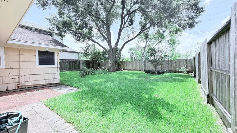 5235 Mimosa Drive Bellaire, TX 77401
