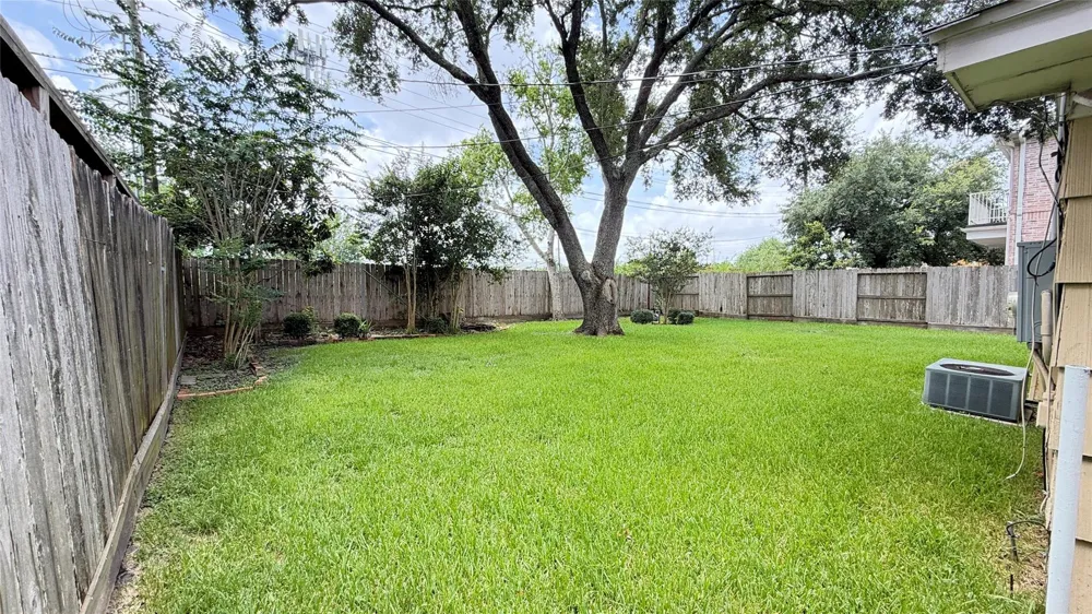 5235 Mimosa Drive Bellaire, TX 77401
