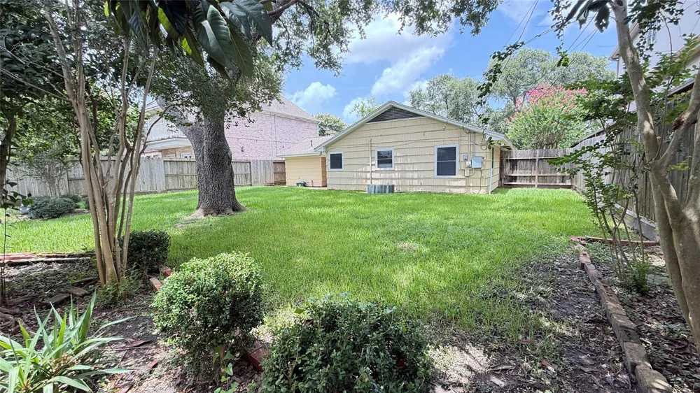5235 Mimosa Drive Bellaire, TX 77401
