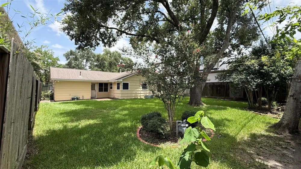 5235 Mimosa Drive Bellaire, TX 77401
