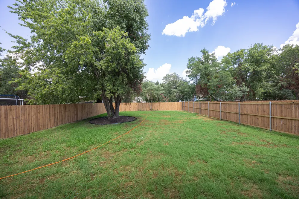 2904 Hiawatha Trail Lake Worth, TX 76135