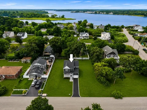 7 Edgewater Drive