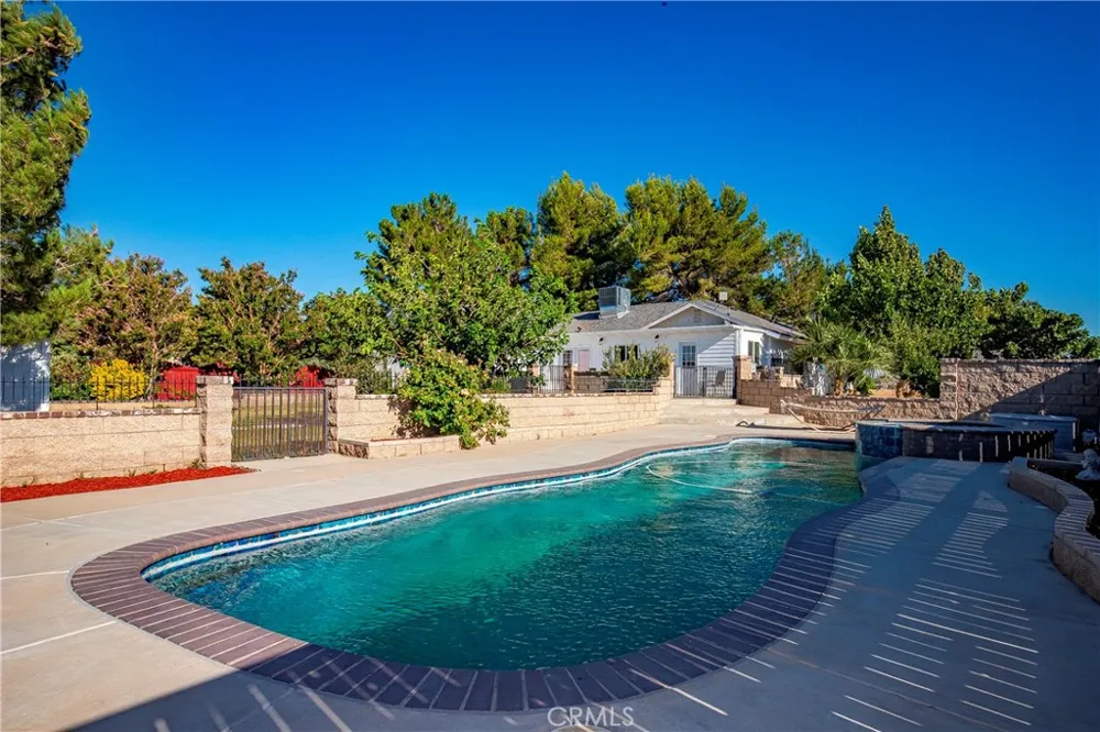 7601 Dogwood Avenue Rosamond, CA 93560