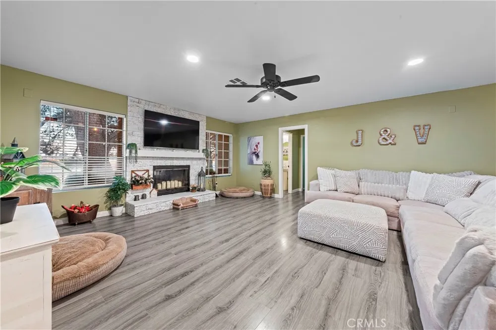 7601 Dogwood Avenue Rosamond, CA 93560