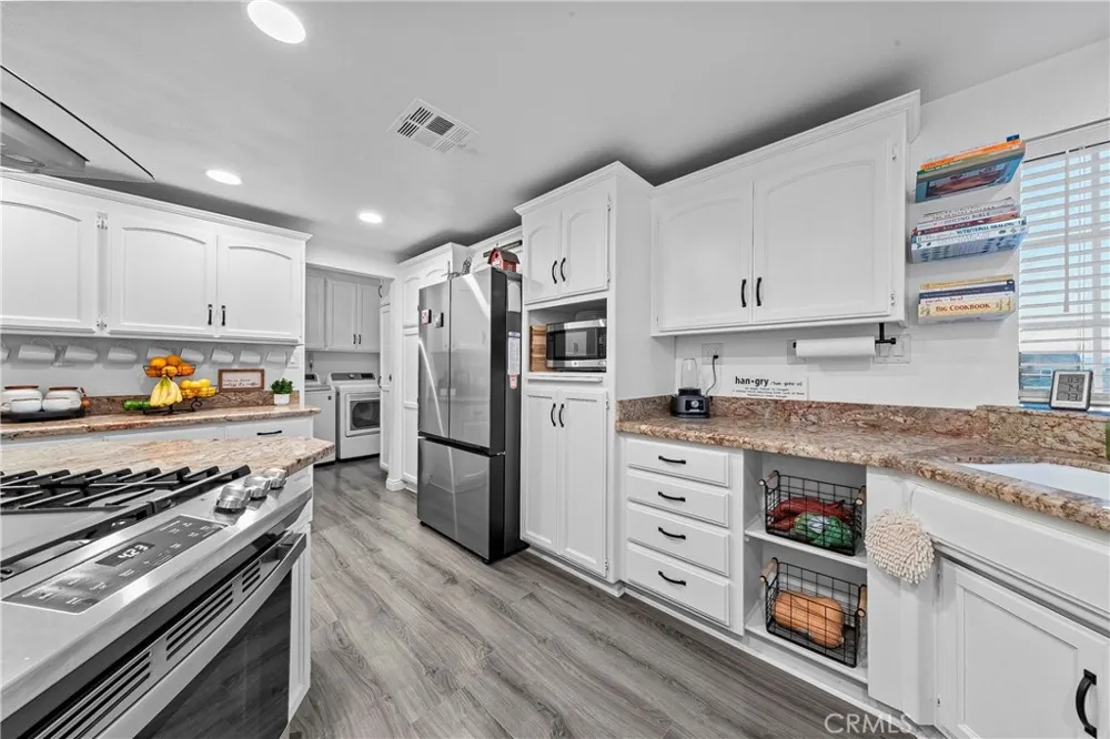 7601 Dogwood Avenue Rosamond, CA 93560