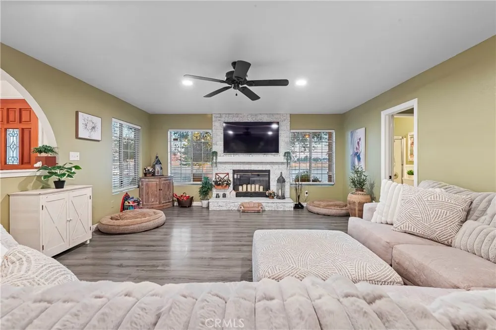 7601 Dogwood Avenue Rosamond, CA 93560