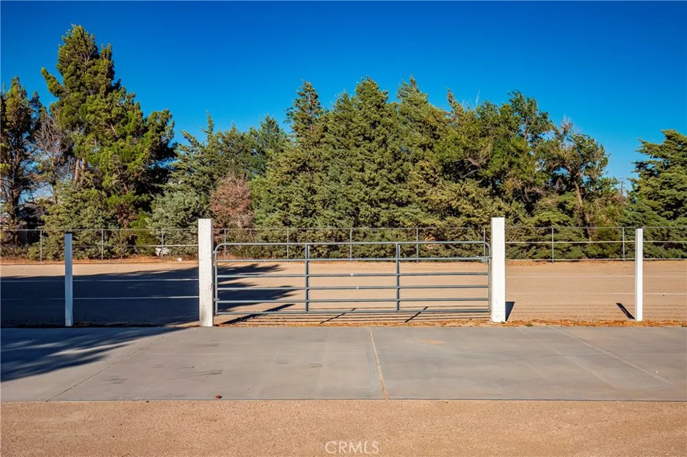 7601 Dogwood Avenue Rosamond, CA 93560