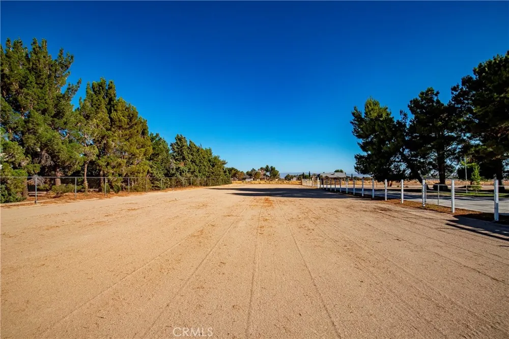 7601 Dogwood Avenue Rosamond, CA 93560