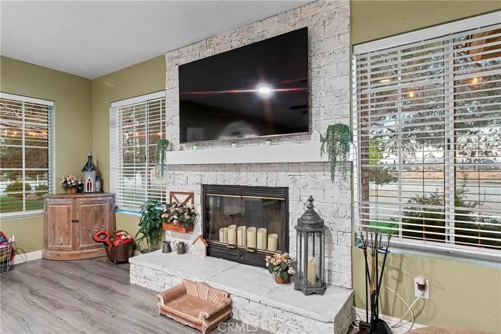 7601 Dogwood Avenue Rosamond, CA 93560