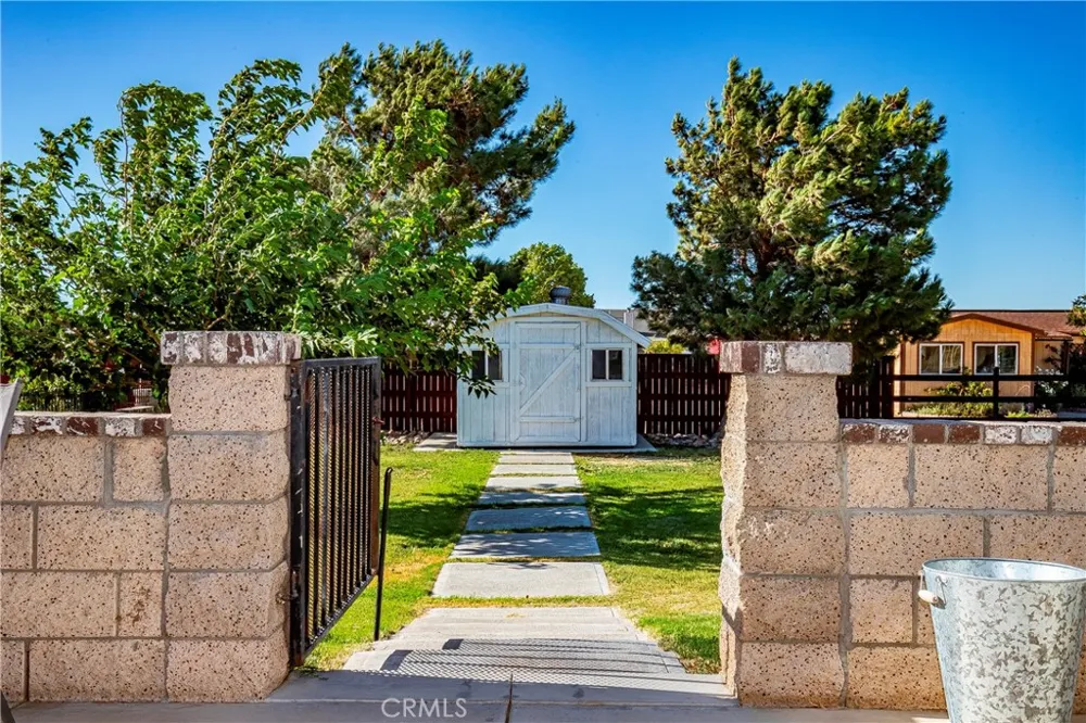 7601 Dogwood Avenue Rosamond, CA 93560