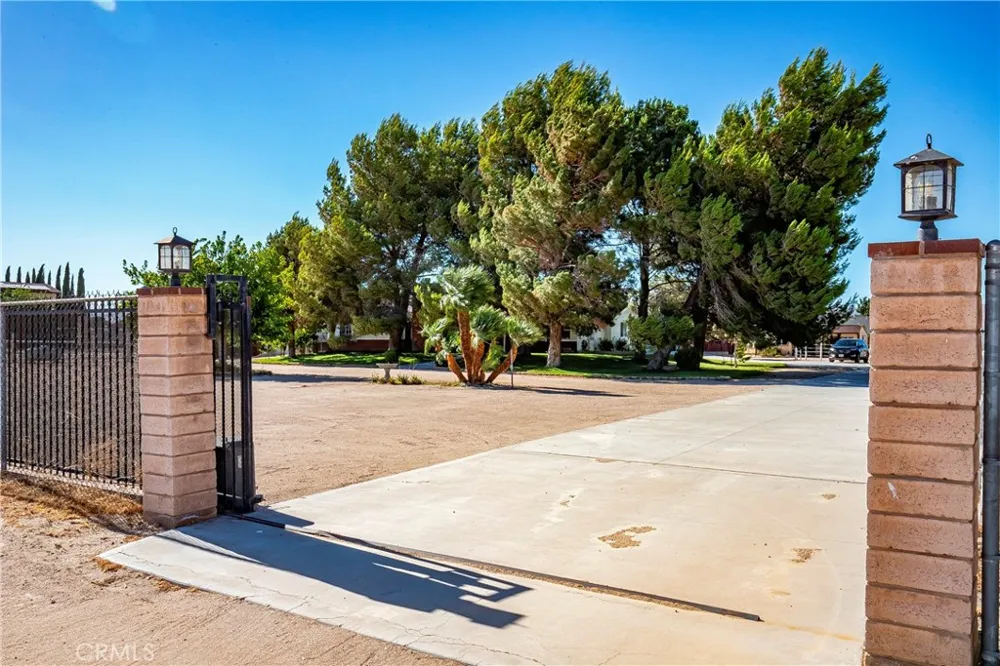 7601 Dogwood Avenue Rosamond, CA 93560