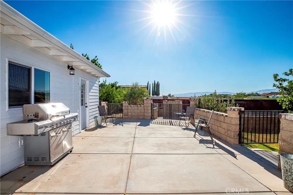 7601 Dogwood Avenue Rosamond, CA 93560