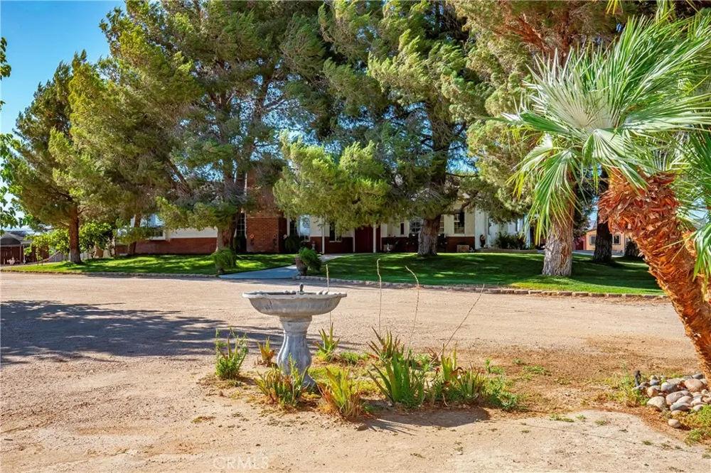 7601 Dogwood Avenue Rosamond, CA 93560
