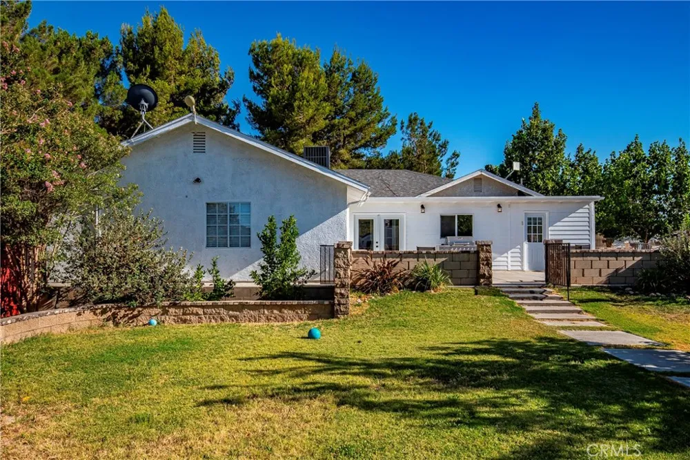 7601 Dogwood Avenue Rosamond, CA 93560