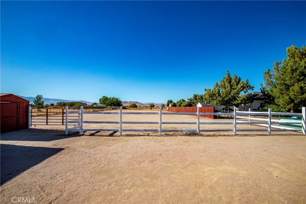 7601 Dogwood Avenue Rosamond, CA 93560