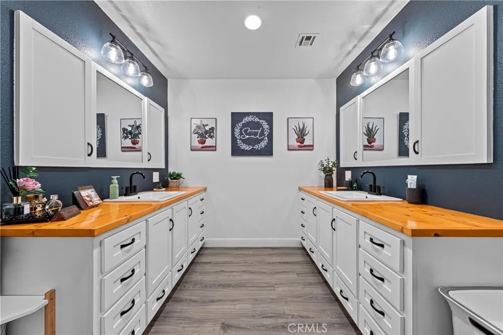 7601 Dogwood Avenue Rosamond, CA 93560