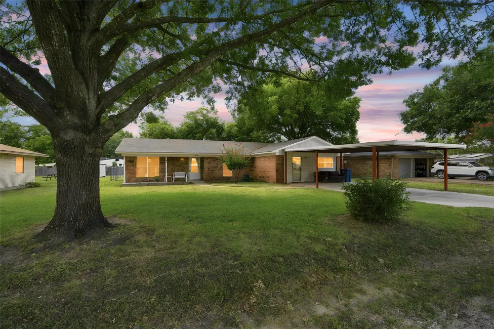 504 E Roosevelt Avenue Whitney, TX 76692