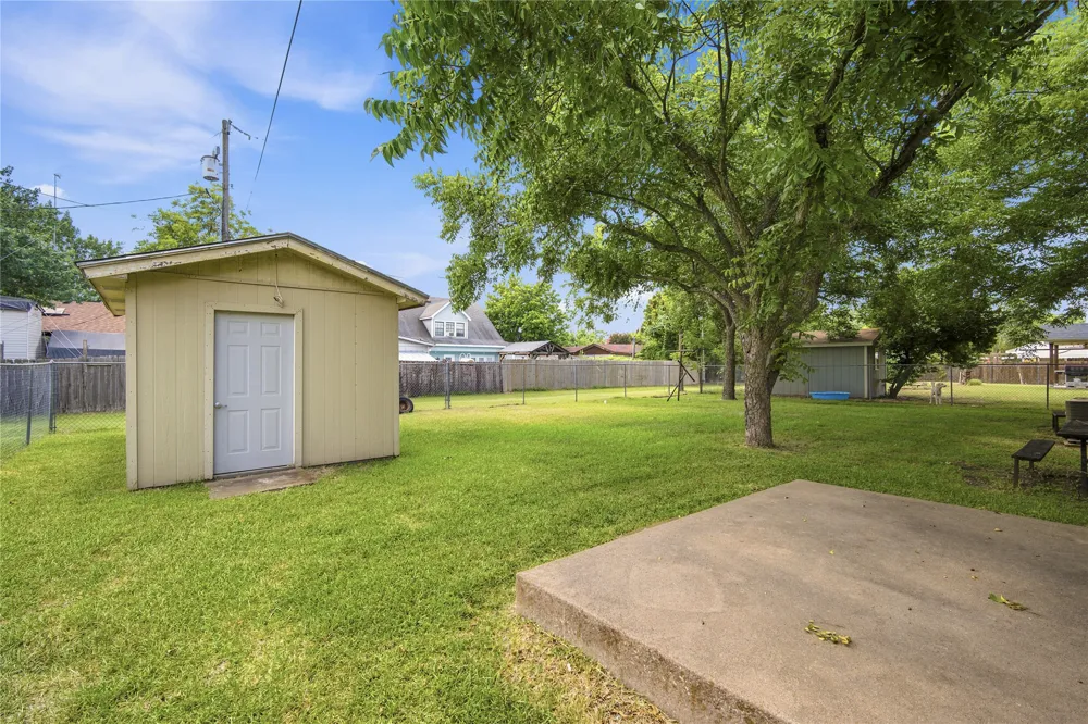 504 E Roosevelt Avenue Whitney, TX 76692