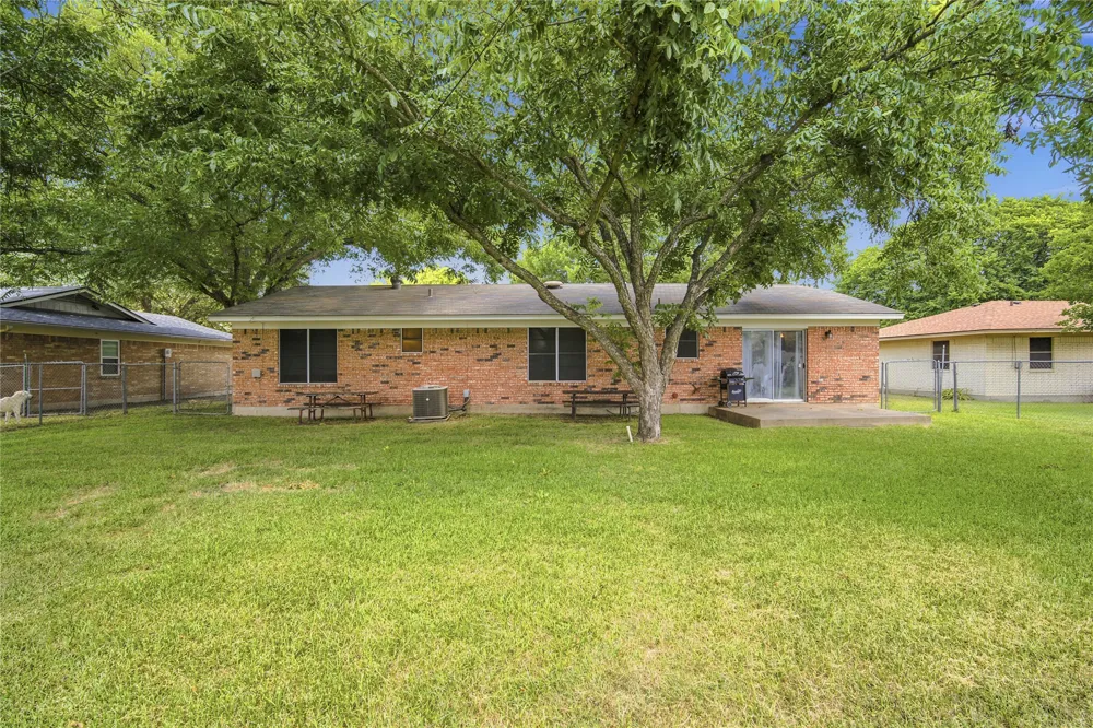 504 E Roosevelt Avenue Whitney, TX 76692