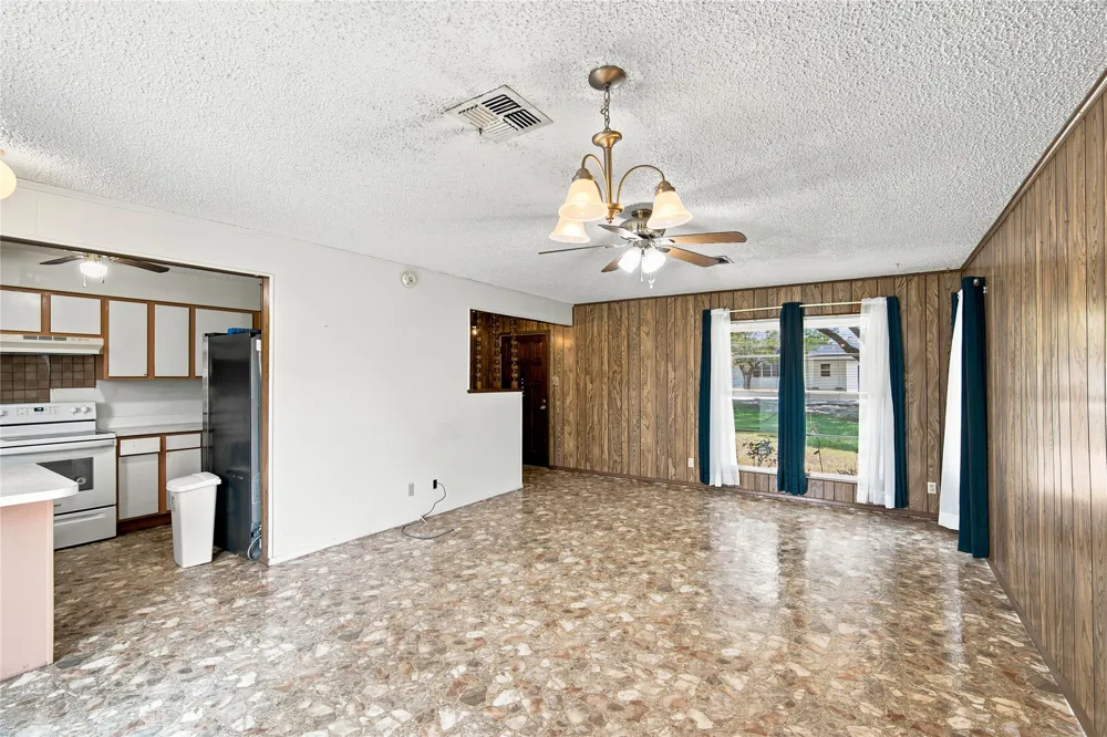 504 E Roosevelt Avenue Whitney, TX 76692