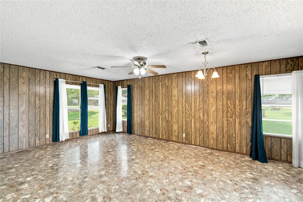 504 E Roosevelt Avenue Whitney, TX 76692