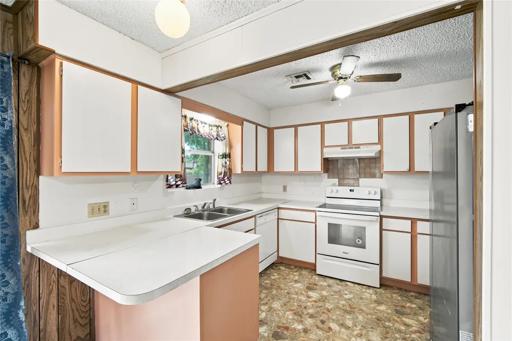 504 E Roosevelt Avenue Whitney, TX 76692