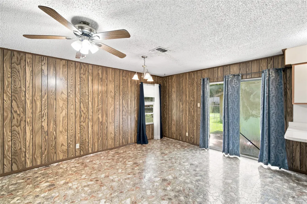 504 E Roosevelt Avenue Whitney, TX 76692