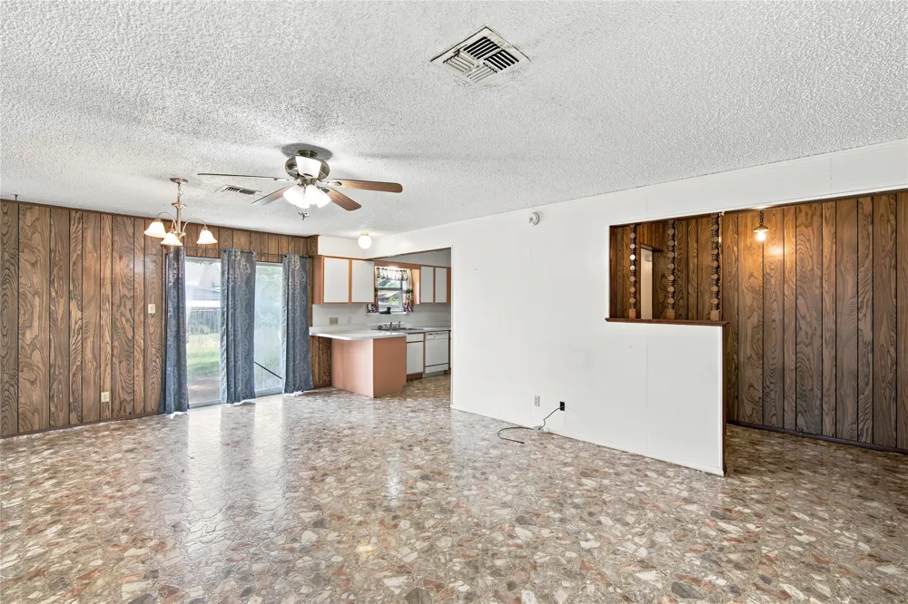 504 E Roosevelt Avenue Whitney, TX 76692