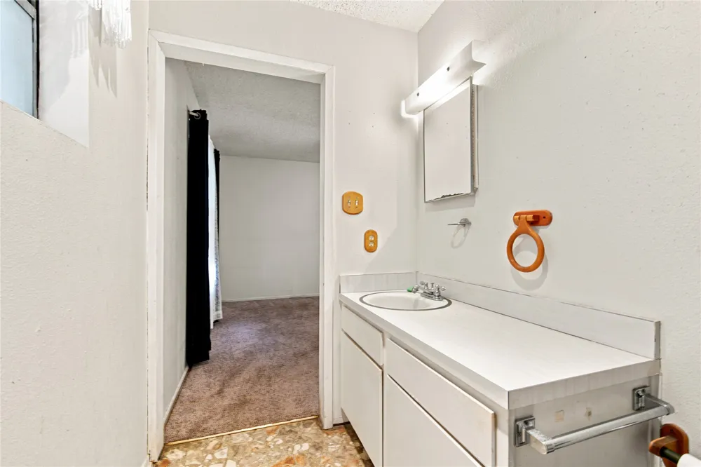 504 E Roosevelt Avenue Whitney, TX 76692