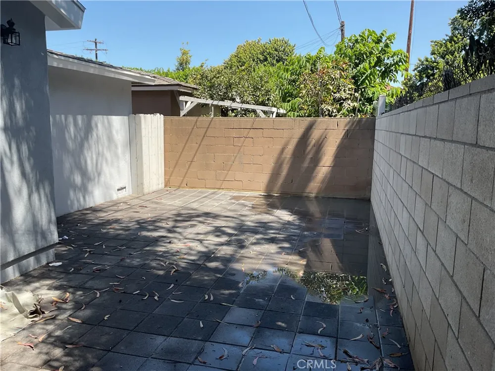 1011 Jackson Street Santa Ana, CA 92703