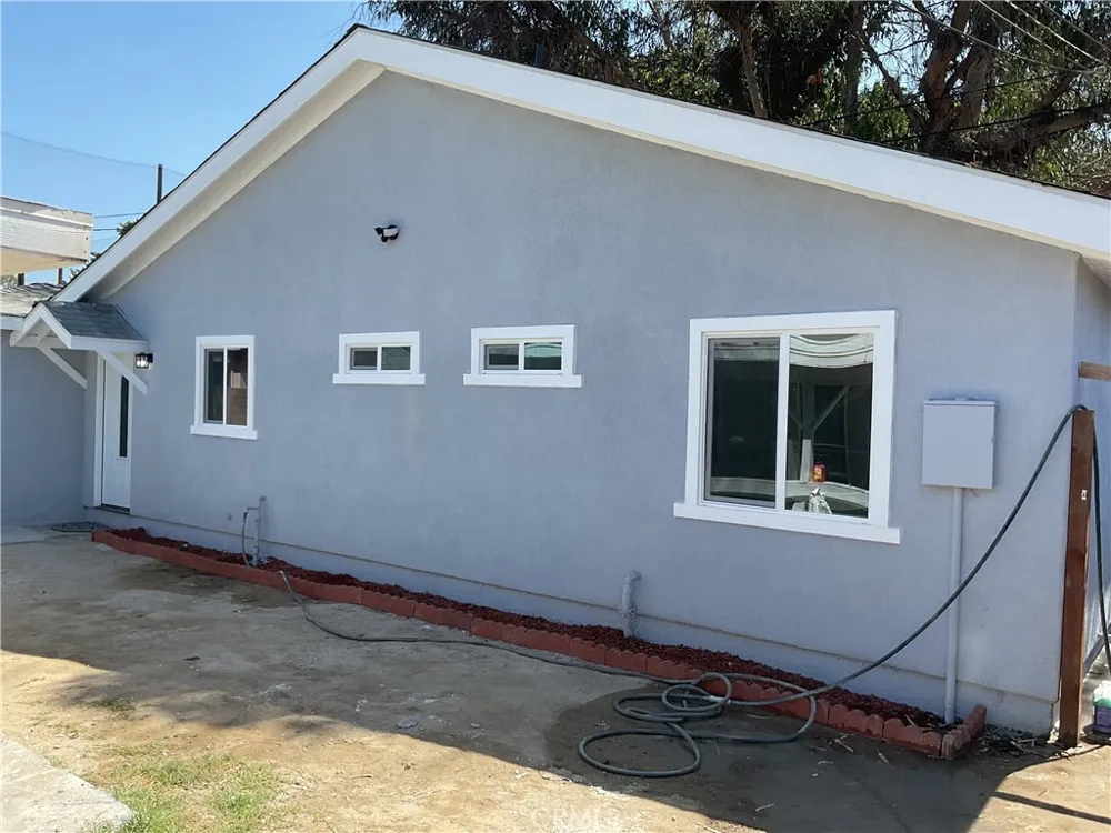 1011 Jackson Street Santa Ana, CA 92703
