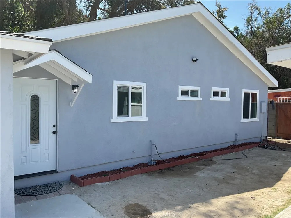 1011 Jackson Street Santa Ana, CA 92703